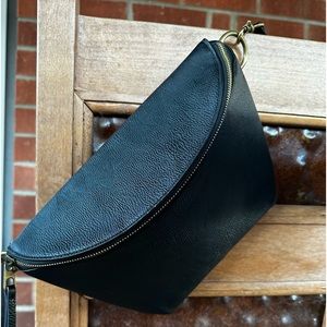 Universal thread Fanny pack